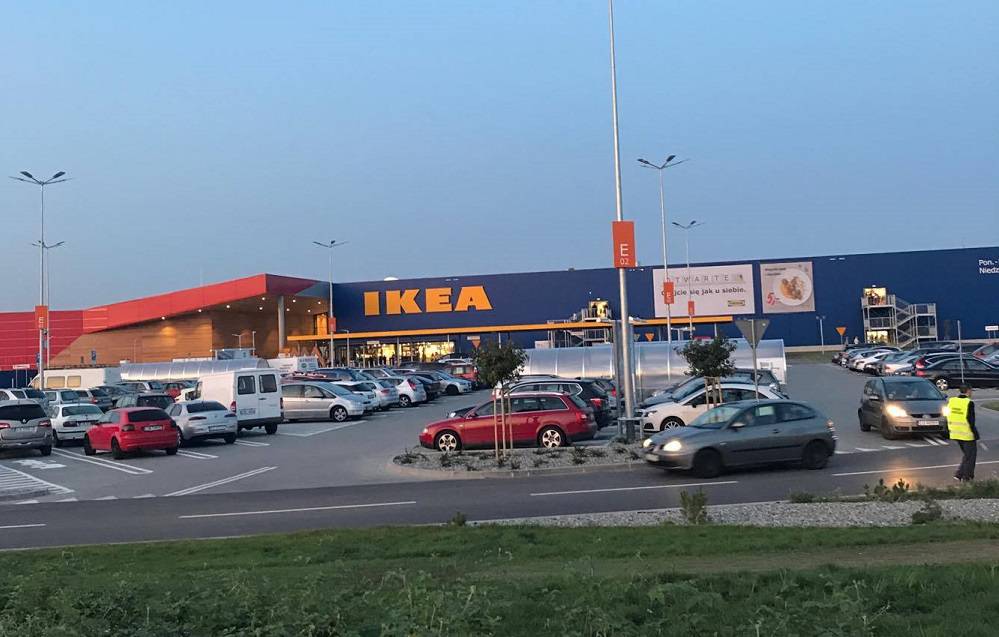 Ewakuacja Ikei. Klienci i pracownicy musieli natychmiast opuścić sklep 1 21124828 1415052691906288 1270702620 o