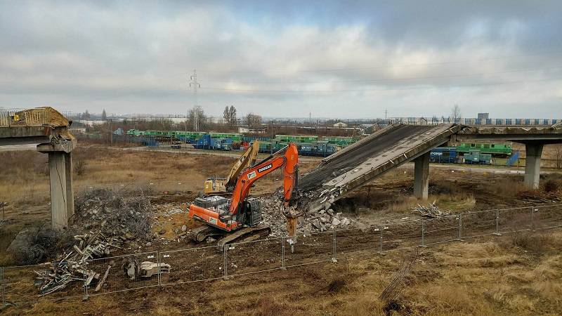 Rozpoczęła się rozbiórka wiaduktu na ul. Grygowej (ZDJĘCIA) 1 26171190 1678838552178676 7528369522797738247 o