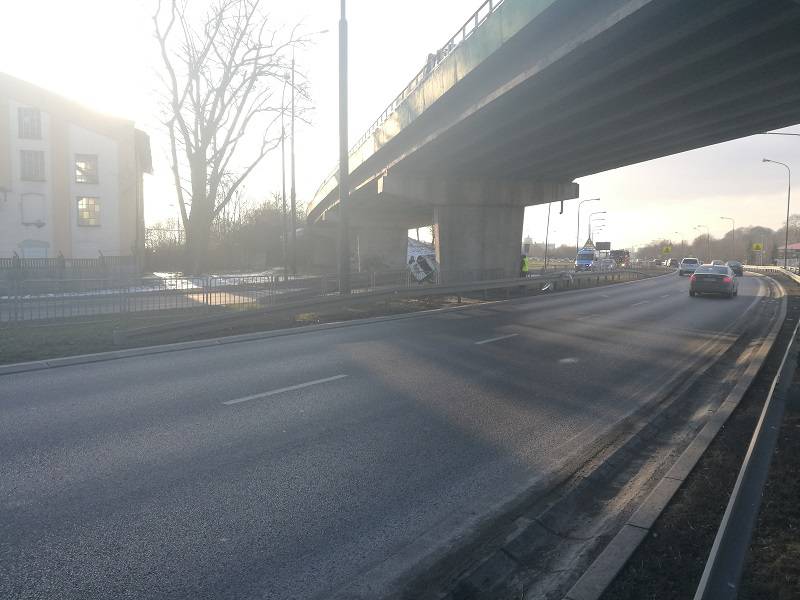 Śmiertelny wypadek na al. Tysiąclecia. Renault uderzył w filar wiaduktu 3 IMG 20180219 152923