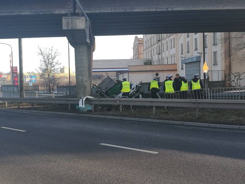 Śmiertelny wypadek na al. Tysiąclecia. Renault uderzył w filar wiaduktu 2 IMG 20180219 153001