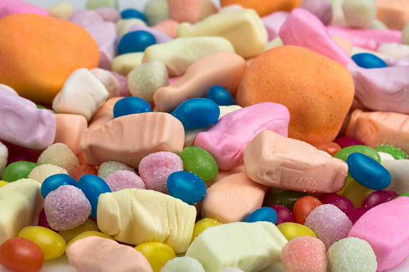 Zobacz, jak dieta wpływa na Twój słuch. Jak będziesz słyszeć na starość? 1 słodycze