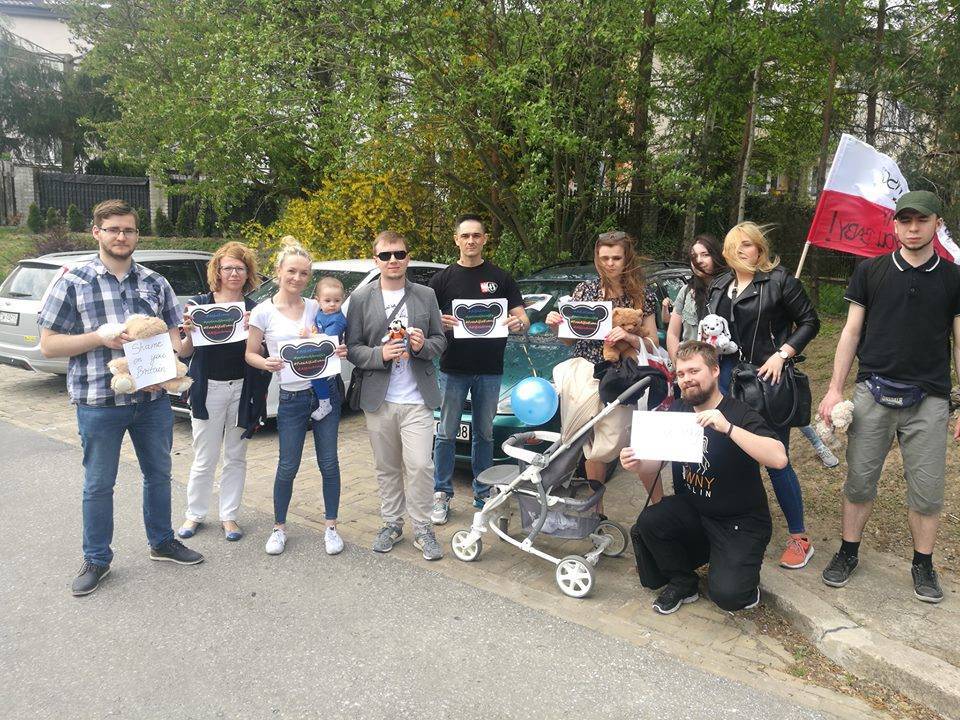 Alfie Evans: Protest w obronie dwulatka pod brytyjskim konsulatem w Lublinie 2 31376085 959861894163537 2102771999066554368 n