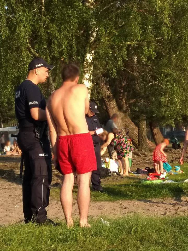 21-latek wszedł do wody i zaginął. Na plaży zostały jego rzeczy 1 34133090 752274601829418 6352535876672684032 n