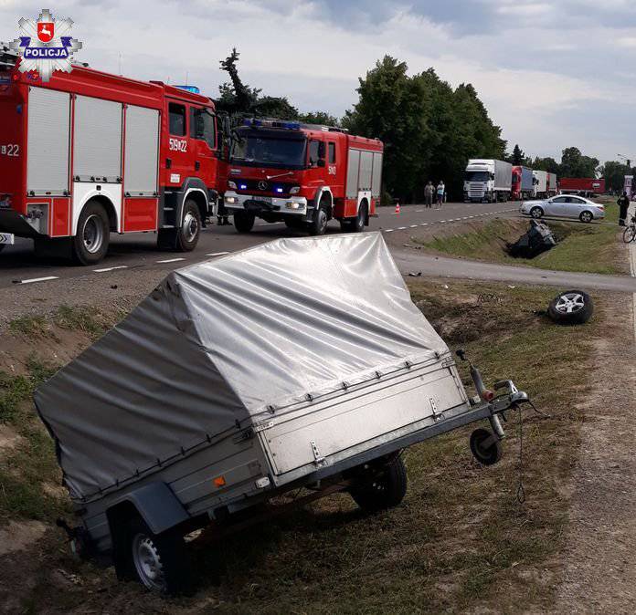 Zasnęła za kierownicą i doprowadziła do zderzenia. Dwie osoby zostały ranne 2 68 129672