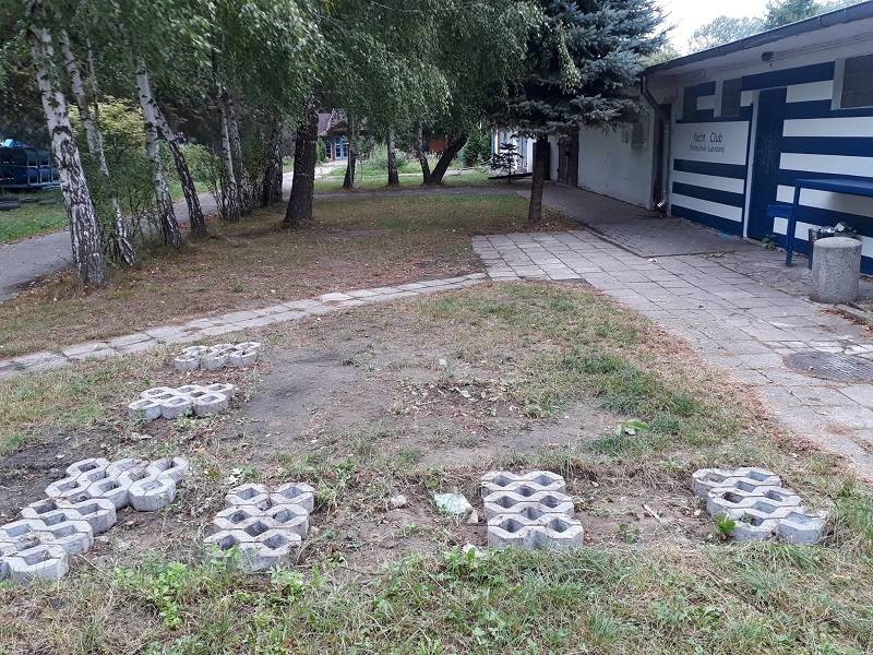 Ukradli meble sprzed siedziby Yacht Clubu. Po zakończonej imprezie je podpalili 2 40058951 10156104913682098 6642497347982983168 o