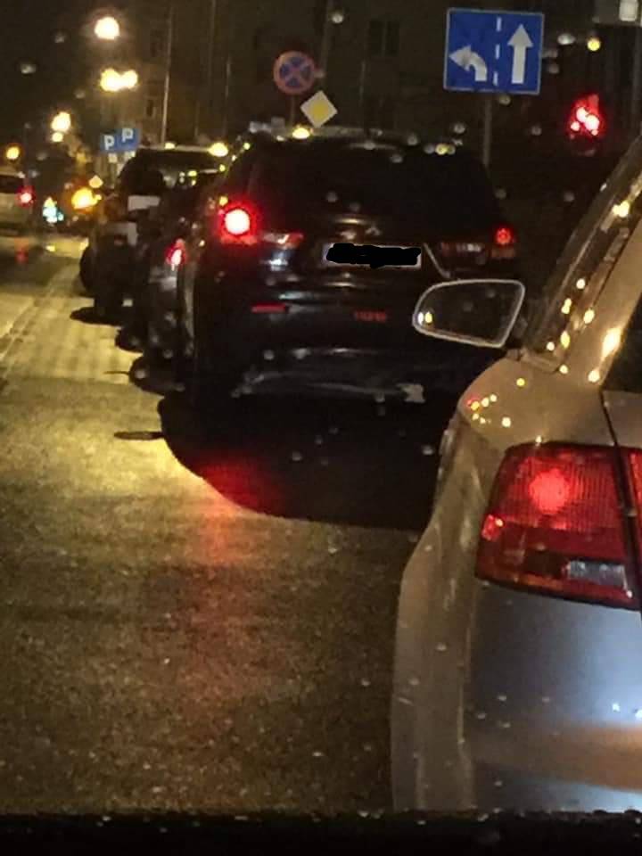 Kierowca Taxify potrącił funkcjonariusza ITD w trakcie kontroli. Uciekł z miejsca 1 45050159 2134227593561205 7160259001295306752 n