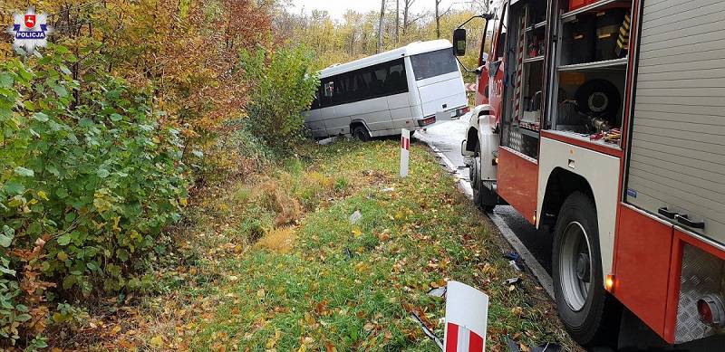 Seat zderzył się z busem, którym jechała drużyna piłkarska. Nie żyje młody kierowca 1 68 136583