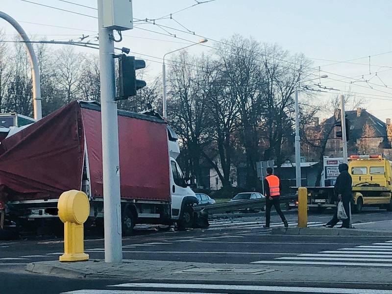 Wypadek na skrzyżowaniu al. Kraśnickiej z ul. Bohaterów Monte Cassino 4 45652624 248351532526340 2099452904174780416 n
