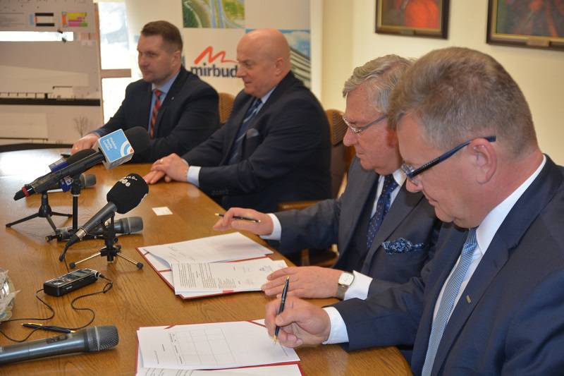 Wkrótce ruszy budowa hali sportowo-widowiskowej Uniwersytetu Medycznego 1 50018920 739663356418398 6633144927846924288 o