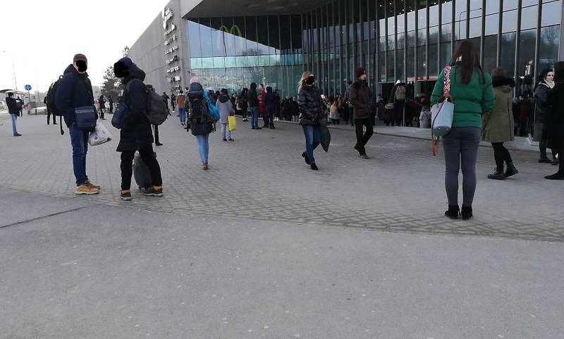 Ewakuacja Tarasów Zamkowych w Lublinie. "Wykryto pożar na parkingu" 2 52534562 1026371944214160 619433944504336384 n