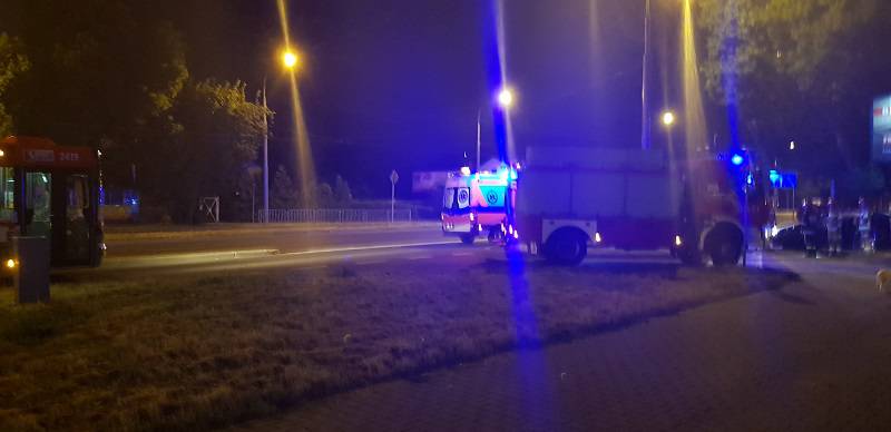 Pijany kierowcy stracił panowanie i wjechał w latarnię. Jedna z pasażerek walczy o życie 1 64956698 434463130729835 8194212828085747712 n