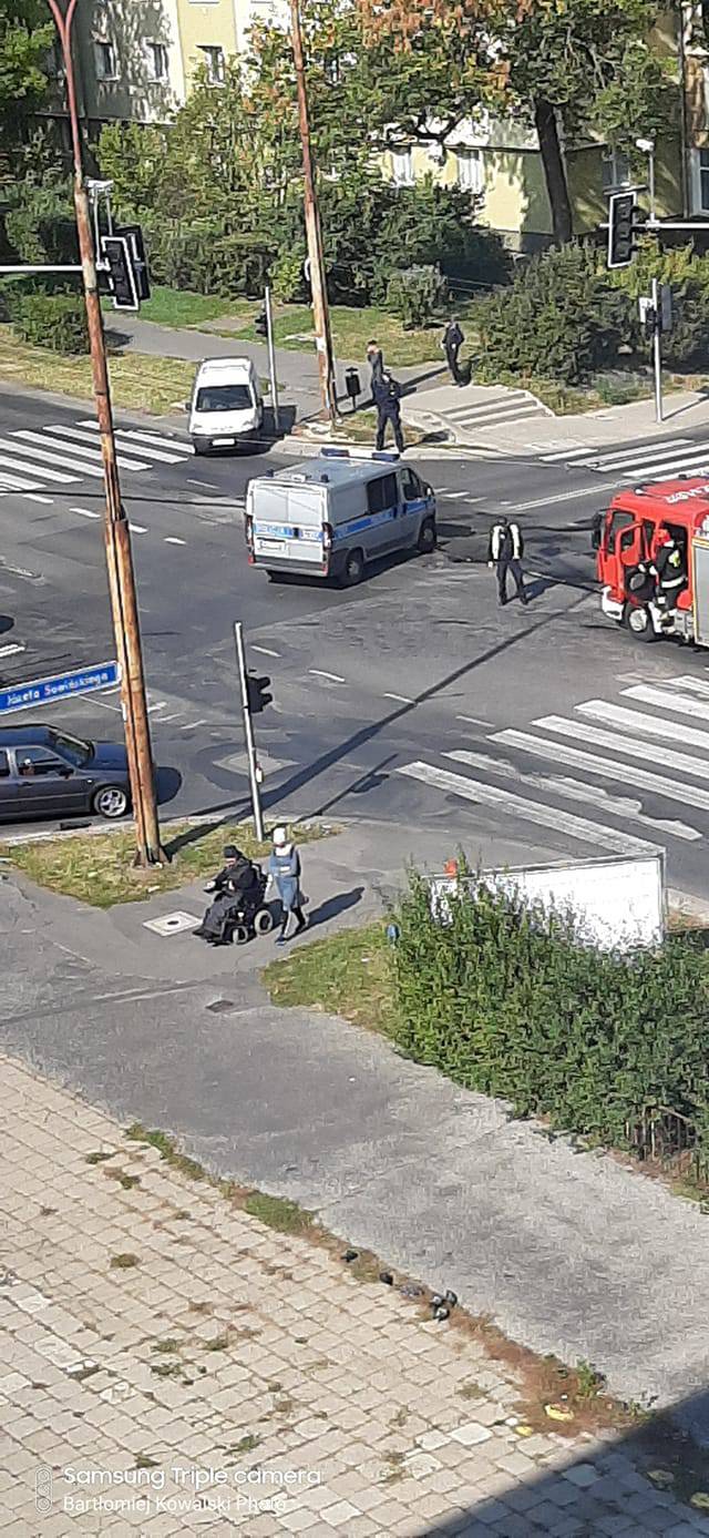 Lublin: Utrudnienia na Al. Racławickich. Zderzenie radiowozu z citroenem 2 71563900 2541561192782813 3560704879691300864 o