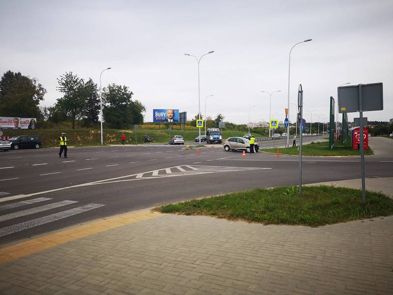 Wymuszenie pierwszeństwa przyczyną wypadku na skrzyżowaniu. Dwie osoby trafiły do szpitala 1 IMG 20190916 164046