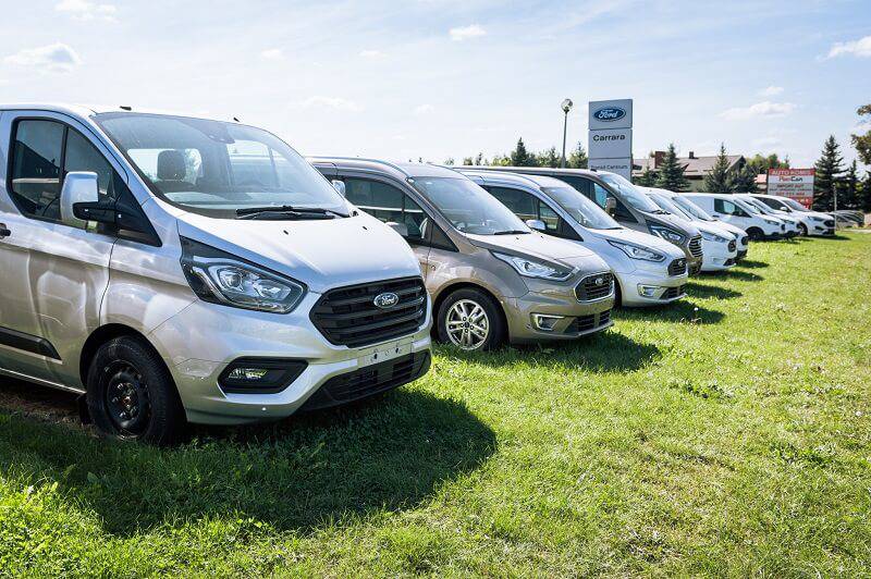 Jak wybrać samochód dostawczy do firmy i na co zwrócić uwagę przy zakupie? 10 Salon Ford 01