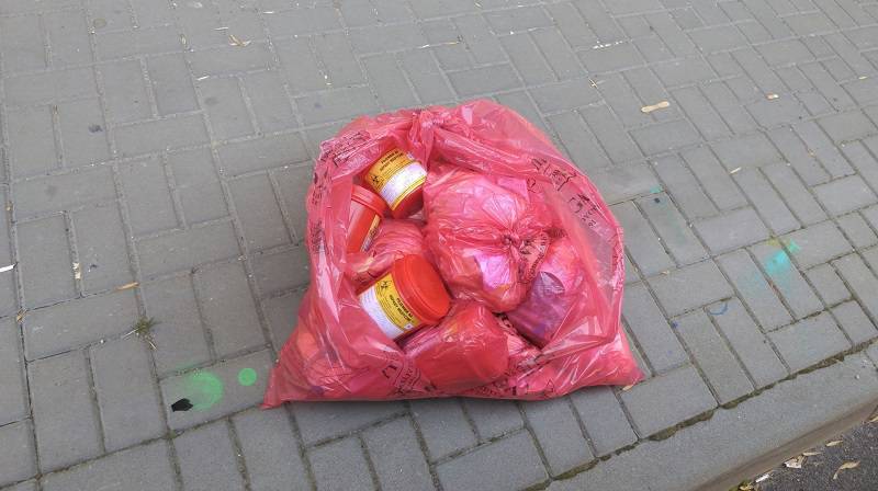 Worek z odpadami medycznymi leżał na chodniku. Na zgubę trafili strażnicy miejscy 1 img 20190911 134715