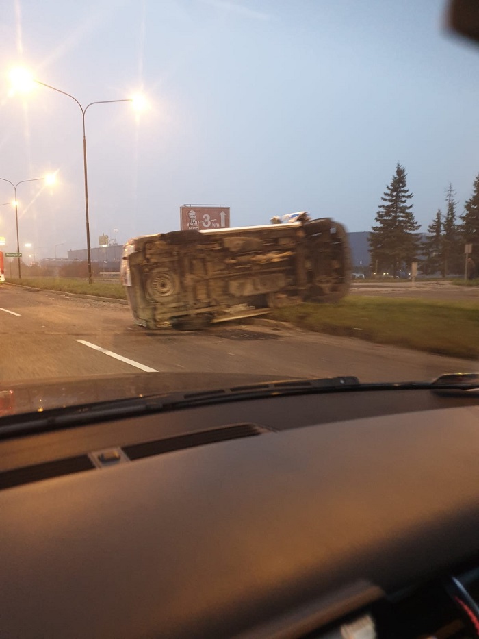 Kierował karetką nie mając uprawnień. Doprowadził do wypadku transportując dwie osoby 2 78141735 2519803621474201 3311629564303638528 o