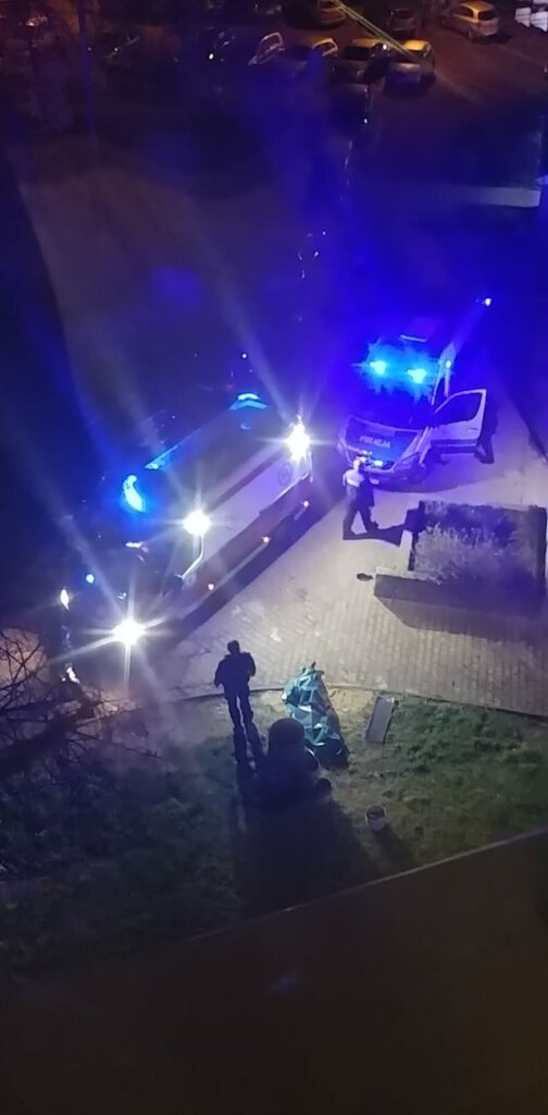 Mężczyzna wyskoczył z balkonu na siódmym piętrze. Sąsiedzi widzieli jak spada 3 78856507 1350711821773026 1378218532424122368 n