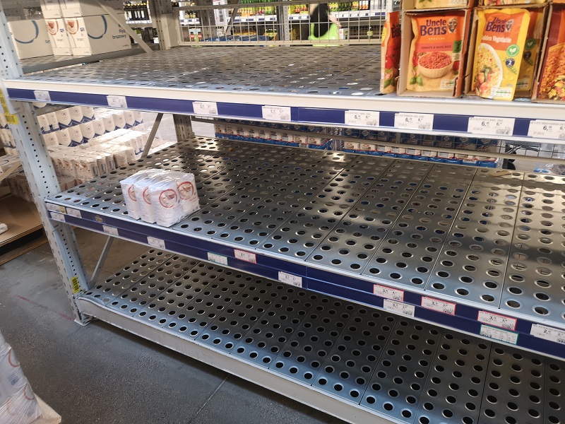 Koronawirus w Lublinie. Mieszkańcy rzucili się na zakupy, ogromne kolejki do kas i pełne parkingi 4 IMG 20200311 150225
