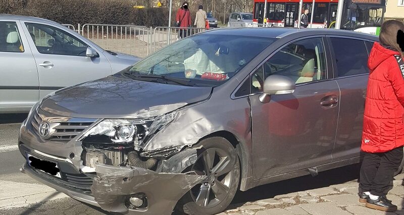 Wypadek na skrzyżowaniu Al. Racławickich i ul. Sowińskiego. Duże utrudnienia w ruchu 1 inbound2794104117907599167