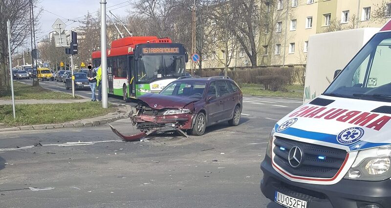 Wypadek na skrzyżowaniu Al. Racławickich i ul. Sowińskiego. Duże utrudnienia w ruchu 2 inbound6643422313170008132