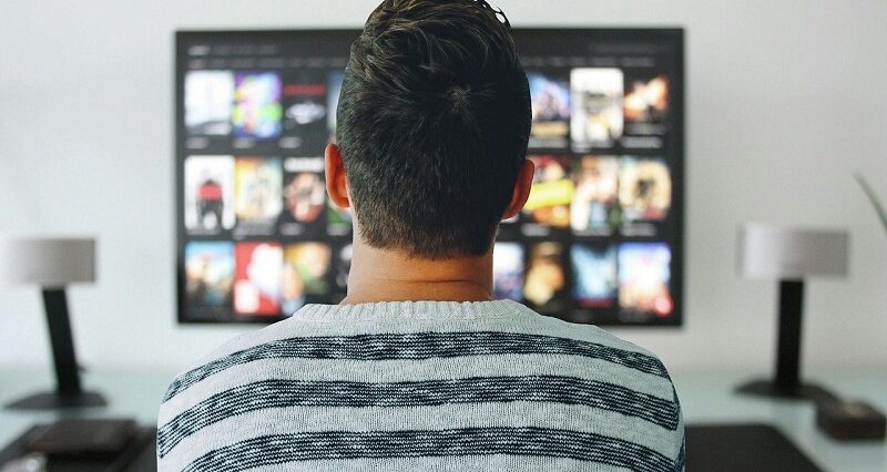 TVP liczy straty po wyłączeniu anteny i zamieszkach z tym związanym. Spadek udziału rynku reklam i widowni 2 tv telewizja netflix