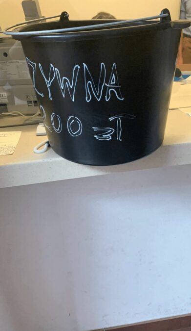 Przyszedł do sądu z wiaderkiem wypełnionym groszówkami. Chciał zapłacić grzywnę 1 image00001 1