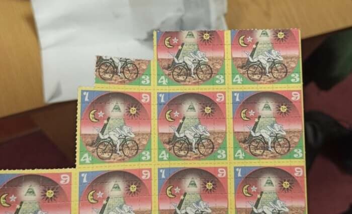 Lubelskie: Beczki i pojemniki z narkotykami o wartości 500 tys. zł zakopane w środku lasu 3 znaczki lsd
