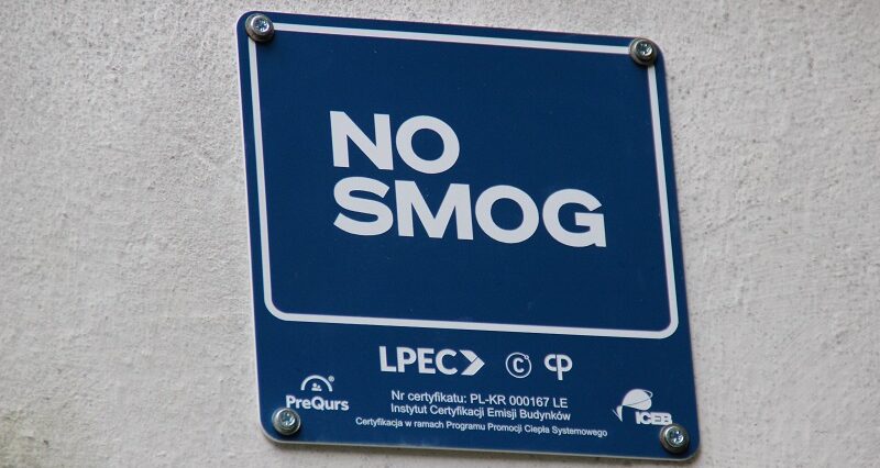 Szkodliwy smog w Lublinie — miasto walczy z zanieczyszczeniem na różne sposoby. 1 mln zł na wymianę źródła ciepła w 2023r 1 Tabliczka NO SMOG