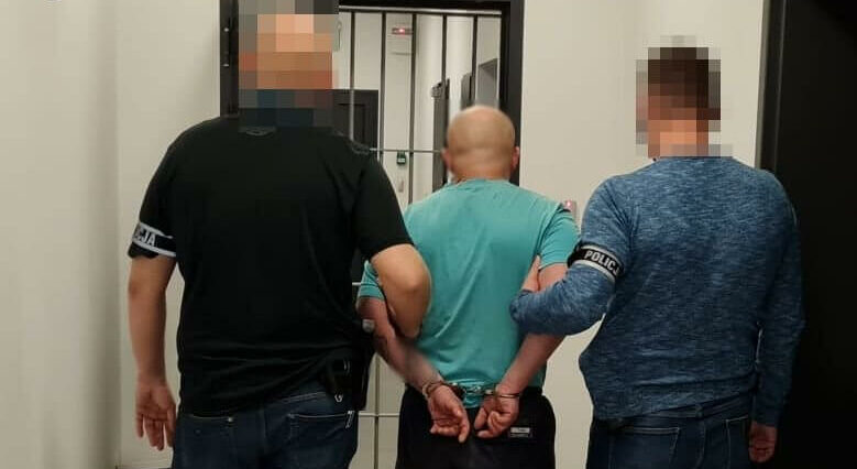 Nieudany napad na jubilera. Zamaskowani złodzieje rzucili się do ucieczki 2 Napad na sklep jubilerski w Rykach | fot. KPP Ryki