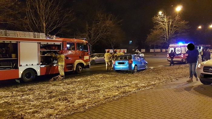 Wieczorny wypadek na ul. Związkowej. Zjechał na przeciwległy pas i uderzył w toyotę 1 Zderzenie toyoty i seata na ul. Związkowej | fot. KM PSP w Lublinie
