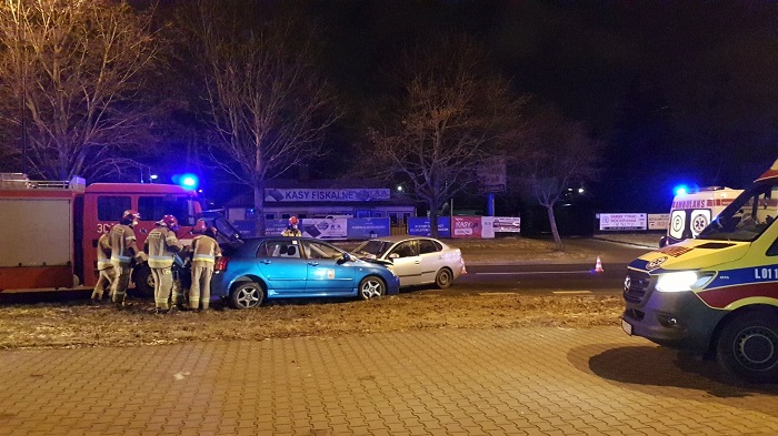 Wieczorny wypadek na ul. Związkowej. Zjechał na przeciwległy pas i uderzył w toyotę 2 Zderzenie toyoty i seata na ul. Związkowej | fot. KM PSP w Lublinie