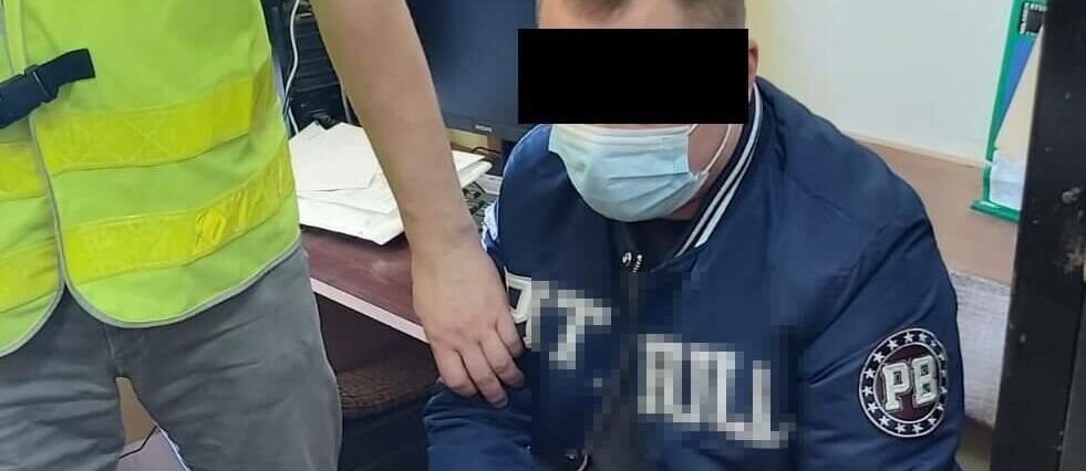 Wysyp zatrzymań osób poszukiwanych za różne przestępstwa. Siedem osób trafiło za kratki w ciągu dnia 2 Policjanci zatrzymali 33-latka za rozbój na listonoszu | fot. KMP Lublin