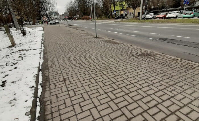 Miejsca parkingowe zamieniły się w postój dla taksówek. Mieszkańcy oburzeni 2 Urzędnicy zlikwidowali miejsca parkingowe by zrobić postój dla taksówek