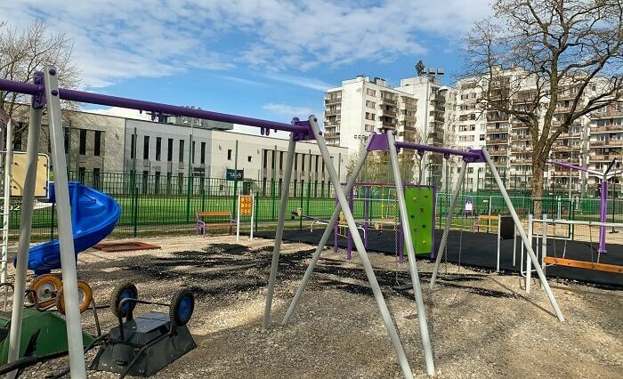 Plac zabaw przy Szkole Podstawowej nr 57 będzie gotowy w czerwcu 3 Na terenie Szkoły Podstawowej nr 57 powstaje nowy plac zabaw