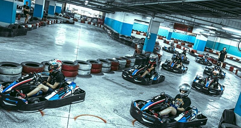 Konkurs z CARTMAX kryty tor kartingowy! Zgarnij jeden z pakietów startowych 1 gokarty na torze kartingowym cartmax