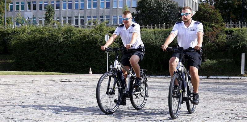 Policjanci na elektrycznych rowerach. Patrolują ścieżki rowerowe 1 Policjanci na elektrycznych rowerach