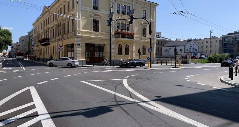 Przebudowa Al. Racławickich dobiega końca. W sobotę otworzą ul. Poniatowskiego 1 Przebudowane skrzyżowanie ul. Lipowa, ul. Krakowskie Przedmieście, Al. Racławickie