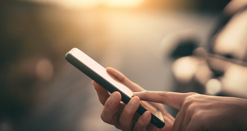 Dyżury specjalistów i fundacji w ramach akcji "Łączy nas Pacjent". Bezpłatna infolinia dla każdego 1 telefon komorkowy