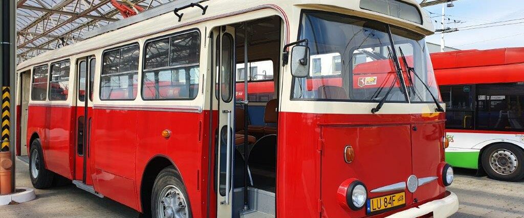Zakupiony na Ukrainie po okazyjnej cenie, odrestaurowany przez pracowników MPK Lublin 2 Trolejbus Skoda 9 Tr po odrestaurowaniu