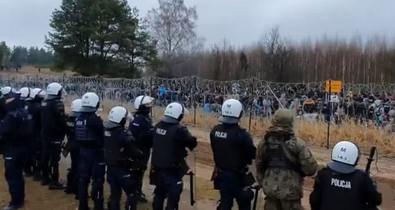 Kolejne 160 km dróg ekspresowych w regionie. Trwają prace przygotowawcze do budowy nowych odcinków 3 Funkcjonariusze policji wraz z wojskiem na granicy polsko-białoruskiej