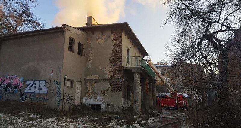 Pożar zabytkowego dworku przy ul. Wesołej w Lublinie