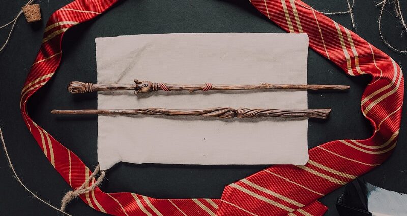 Rosnąca popularność gadżetów kolekcjonerskich - ulubionych bohaterów filmów, gier i książek 2 Różdżka Harry Potter