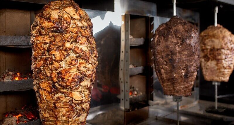 Skontrolowali kebaby. Jakość oferowanego jedzenia dyskusyjna. Wykazano szereg nieprawidłowości 3 mięso kebab