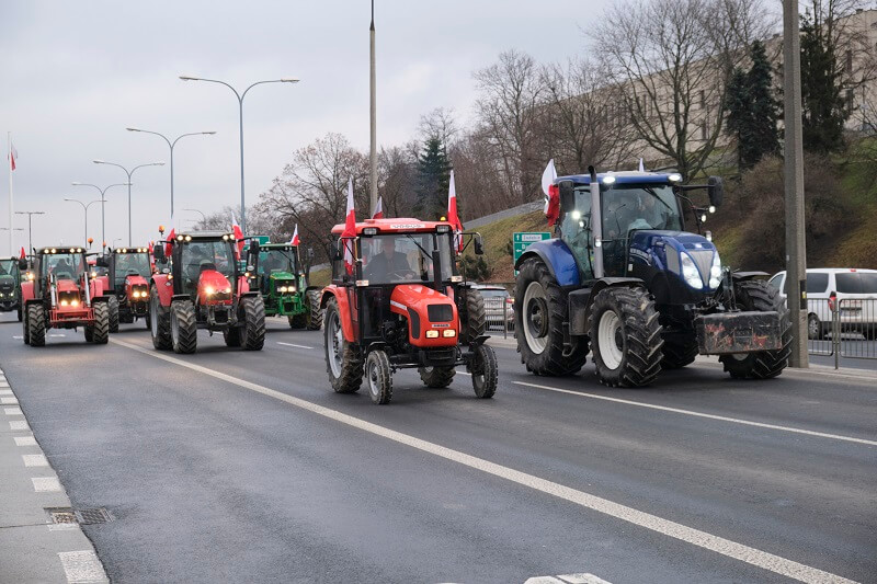 Protest AgroUnii w Lublinie. Rolnicy rozdawali jabłka. Była grochówka i kiełbaski z grilla 2 protest rolników agrounia lublin