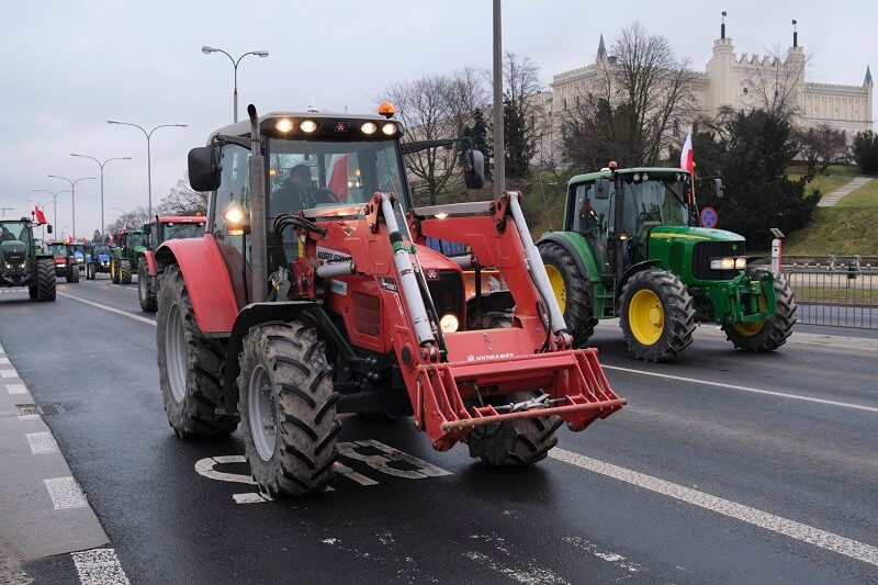 Protest AgroUnii w Lublinie. Rolnicy rozdawali jabłka. Była grochówka i kiełbaski z grilla 3 protest rolników agrounia lublin