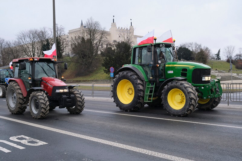 Protest AgroUnii w Lublinie. Rolnicy rozdawali jabłka. Była grochówka i kiełbaski z grilla 5 protest rolników agrounia lublin