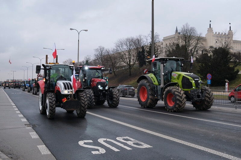 Protest AgroUnii w Lublinie. Rolnicy rozdawali jabłka. Była grochówka i kiełbaski z grilla 6 protest rolników agrounia lublin