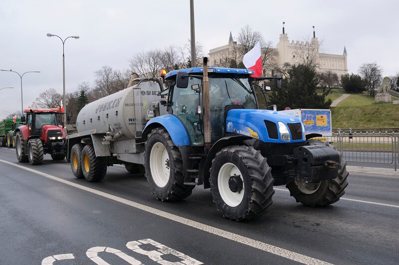 Protest AgroUnii w Lublinie. Rolnicy rozdawali jabłka. Była grochówka i kiełbaski z grilla 8 protest rolników agrounia lublin