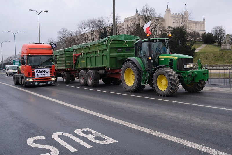 Protest AgroUnii w Lublinie. Rolnicy rozdawali jabłka. Była grochówka i kiełbaski z grilla 9 protest rolników agrounia lublin