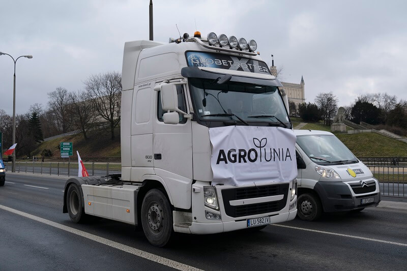 Protest AgroUnii w Lublinie. Rolnicy rozdawali jabłka. Była grochówka i kiełbaski z grilla 10 protest rolników agrounia lublin